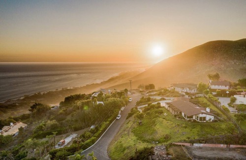 Western Malibu House | Cliffridge by AvantStay Lush Malibu Hills Estate w/ Breathtaking Ocean Views