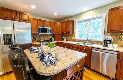 South Chatham House | Close to Bike Path 1 Mile to Beaches!