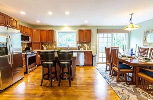 South Chatham House | Close to Bike Path 1 Mile to Beaches!