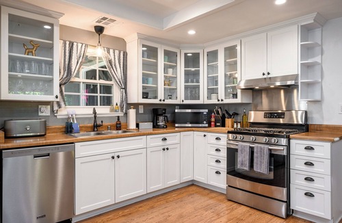 Fullerton House | CLOSE to Disney Cozy 4BR Entertainer + Arcade