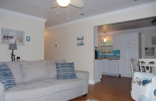 Waveland House | Close to everything! Old Town Bay St Louis, Beach, New Orleans just 45 min away