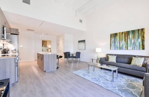 Chinatown Apartment | Close to Hospitals 1 High Fl BR | 24hr Concierge