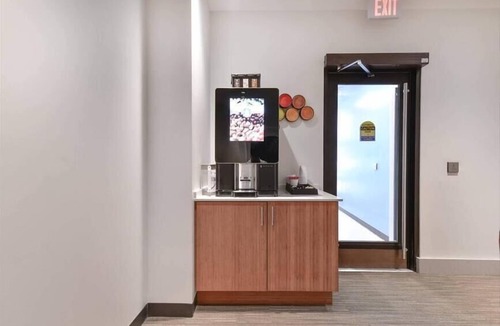 Chinatown Apartment | Close to Hospitals 1 High Fl BR | 24hr Concierge