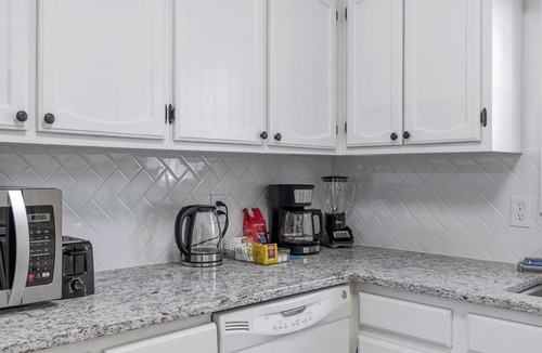 Fairbanks House | Close to St. Francis, ULM, META-pet friendly King Bed, plenty of parking space.