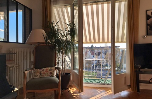 Saint-Lazare-Les Avenues Apartment | Close to the racecourse and Imperial Palace, charming apartment with breakfast.