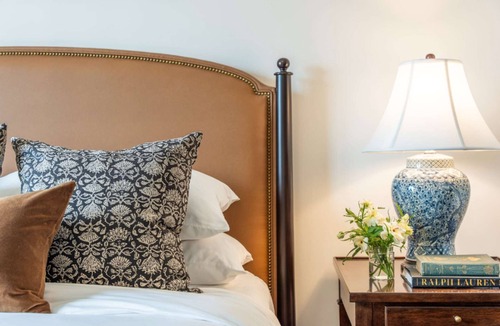 Leesburg's Old and Historic District Hotel | Close to Wineries + Pet Friendly & On Site Dining