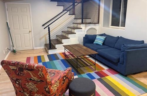Powderhorn Apartment | Clover Apartment in Blue House on the Park