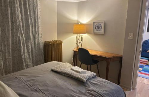 Powderhorn Apartment | Clover Apartment in Blue House on the Park