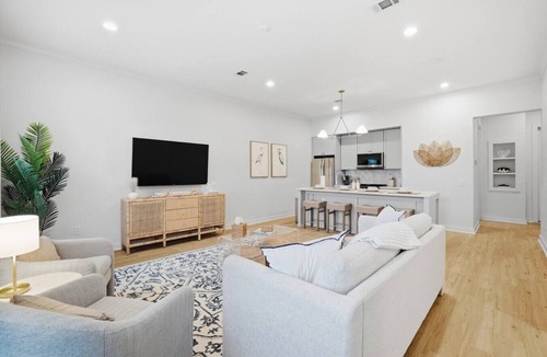 Pass Christian Villa | Coastal 1BR with Pool - Near Beach