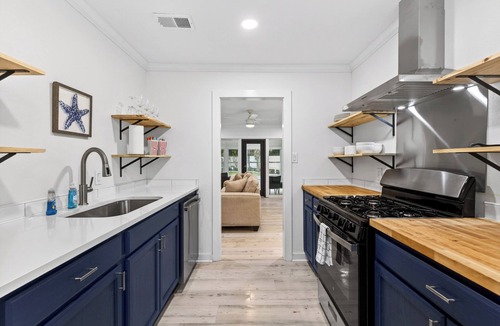 Pass Christian House | Coastal 3BR Retreat w/Pool, Sunroom & King Beds