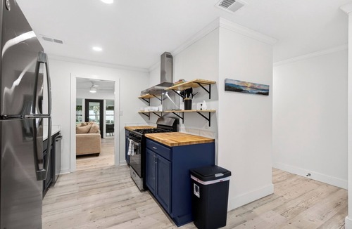 Pass Christian House | Coastal 3BR Retreat w/Pool, Sunroom & King Beds