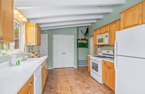 West Mesa House | Coastal bungalow with fenced yard & private outdoor living - 2 blocks from beach