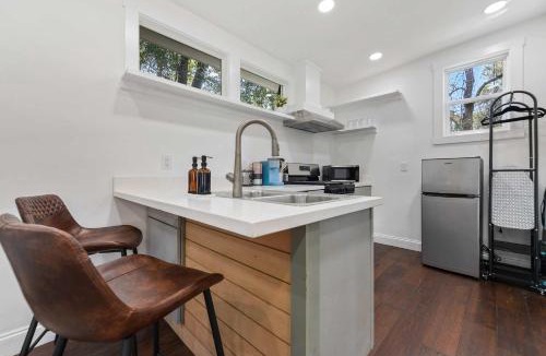 Gulfport Apartment | Coastal Cabana Studio - Close to beach and Mississippi City