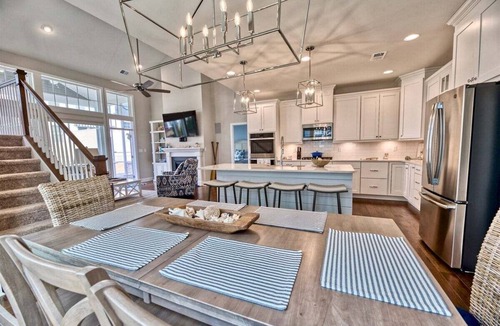 Lewes House | Coastal Club * 5 BR w 2.5 Bath Beach House