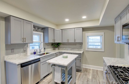 Ellis Historical District House | Coastal Comfort & Golfers' Paradise in Sheboygan!