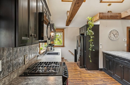 Plymouth House | Coastal Comfort With Stunning Harbor Views 3 Bedroom Home