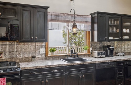 Plymouth House | Coastal Comfort With Stunning Harbor Views 3 Bedroom Home
