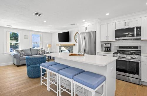 Sandwich House | Coastal Retreat with pool and walk to beach