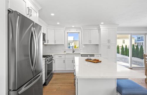 Sandwich House | Coastal Retreat with pool and walk to beach