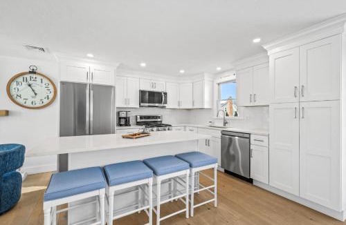 Sandwich House | Coastal Retreat with pool and walk to beach