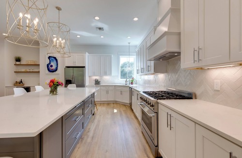 Waveland House | Coastal Waveland House 1/2 Block to Pub Beach