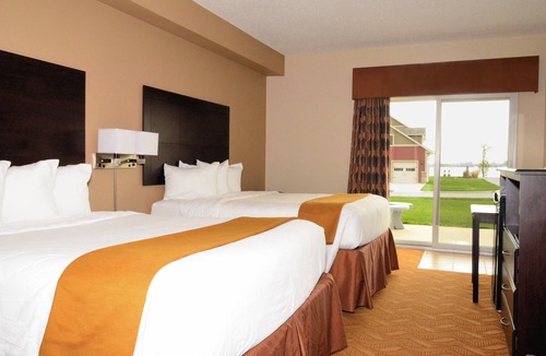 Lake View Hotel | Cobblestone Inn and Suites - Lake View