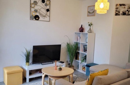 Survilliers Apartment | Cocooning House 212 Suite COSY SUNSHINE appartement Aeroport Paris Roissy CDG et Parc Asterix