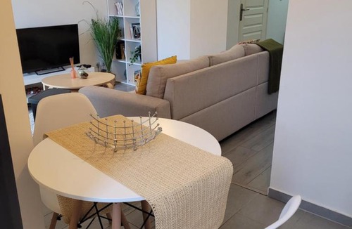 Survilliers Apartment | Cocooning House 212 Suite COSY SUNSHINE appartement Aeroport Paris Roissy CDG et Parc Asterix