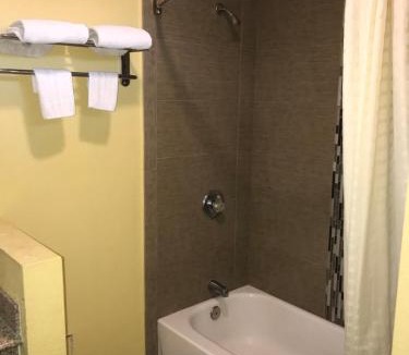 Harbor Hotel | Colony Inn Motel