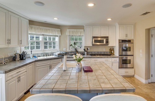 Simi Valley House | Combined Retreat w/Epic Views in Simi Valley!