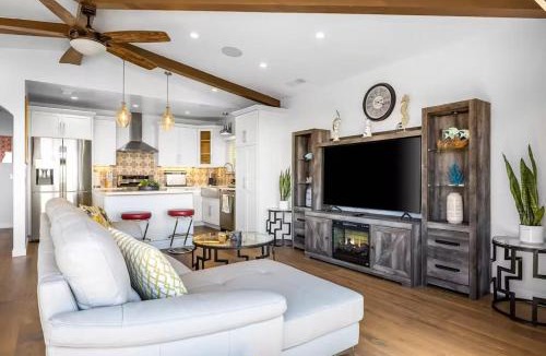 Ventura House | Combo Homes Ocean Views Patios Walk 2 Downtown