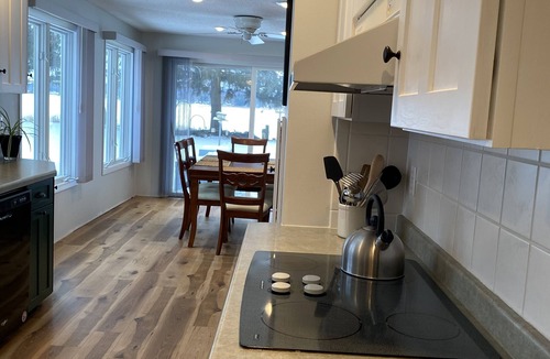 Weyauwega House | Come Relax at the Lake