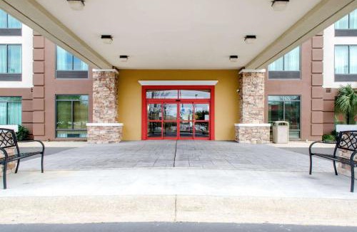 D'Iberville Hotel | Comfort Inn & Suites Biloxi-D'Iberville