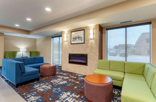 West Des Moines Hotel | Comfort Inn & Suites West Des Moines