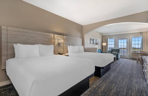 Chincoteague Hotel | Comfort Suites Chincoteague Island Bayfront Resort