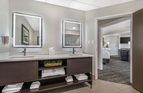 Chincoteague Hotel | Comfort Suites Chincoteague Island Bayfront Resort