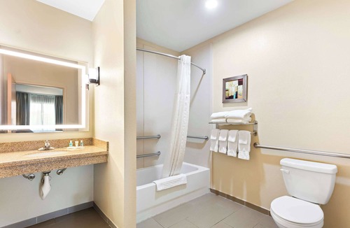 Gulfport Hotel | Comfort Suites Gulfport Central