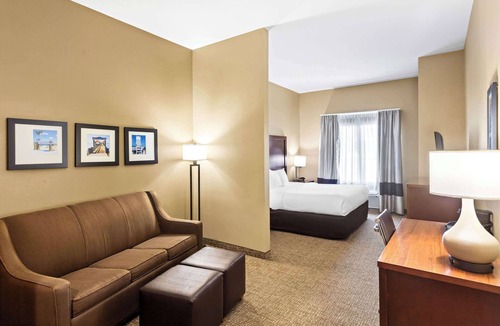 Gulfport Hotel | Comfort Suites Gulfport Central