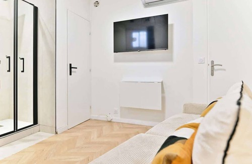 Quartier de la Plaine-de-Monceaux Apartment | Comfortable air-conditioned studio apartment – close to the subway