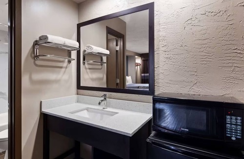 Jasper Hotel | Comfortable Jasper Hotel Room Near Local Highlights + Free Parking & Breakfast