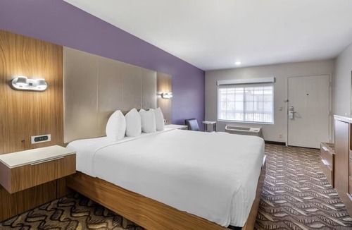 Inglewood Hotel | Comfortable Los Angeles Stay Minutes from LAX Airport