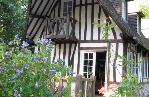 Conde-sur-Risle Cottage | Comfortable Normandy Cottage with 120 acre forest