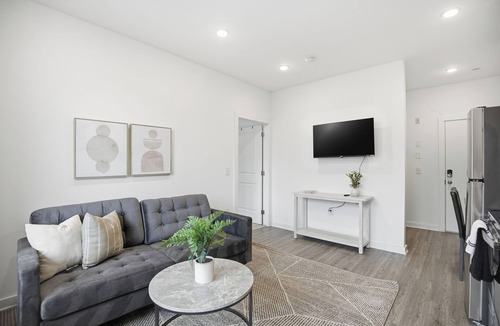 Fairmount Apartment | Comfortable updated 1BR in Fairmount Square