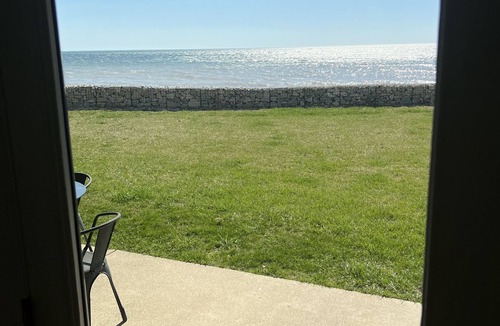 Algoma Condo | Comfy modern condo, right on Lake Michigan. Perfect couples getaway! No aircon