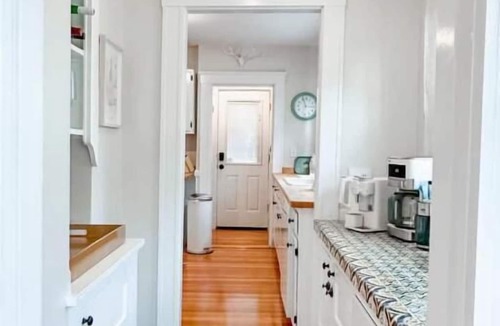 Medford Apartment | Comfy, Stylish Apt. Near Uni's, Driveway