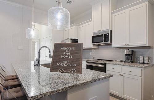 Highlands - Perkins House | 💜💛 Community Pool- Everything You Need Near LSU By Poree Homes