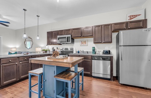 Starkville Condo | Completely Updated Condo, Walk to Davis Wade Stadium and The Cotton District!