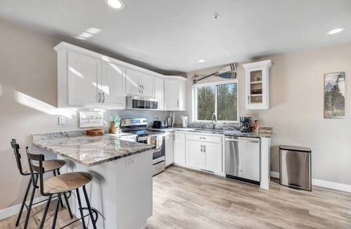 Sister Bay Condo | CONDO 4-Luxury Loft Retreat in Downtown Sister Bay.