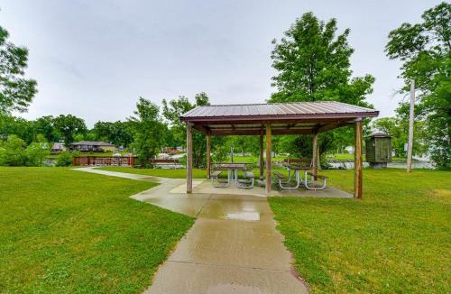 Siren House | Condo with Beautiful Lake Views! Steps to Lake