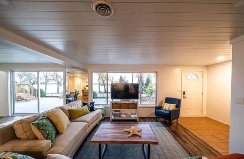 Detroit Lakes Condo | Condo with Lakefront View. 3 Bedroom, Large entertaining space with Dock/Slip!